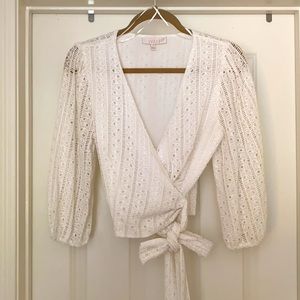 WAYF
Emma Puff Sleeve Lace Top